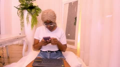 lola online show from 11.17.25