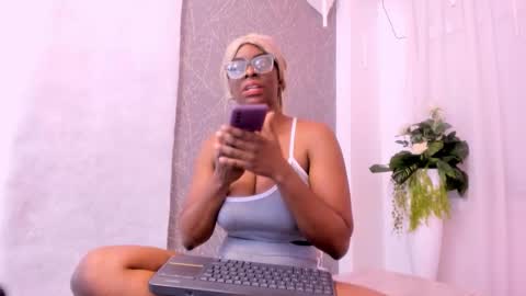 lola online show from 11.18.25