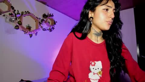 Snapshot of lolaleah_ chatting on 12.21.25 Lola online show from 12.21.25