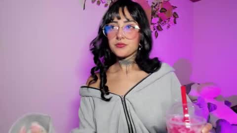 Snapshot of lolaleah_ chatting on 03.04.26 Lola online show from 03.04.26