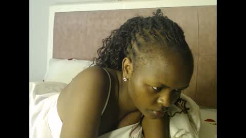 lolamia7 online show from 09.29.25