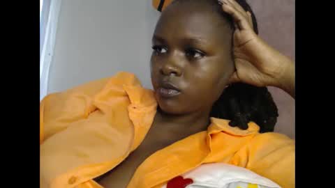 lolamia7 online show from 11.26.25