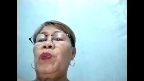 Snapshot of lolamommie chatting on 10.25.25 tey online show from 10.25.25