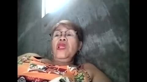 Snapshot of lolamommie chatting on 10.28.25 tey online show from 10.28.25