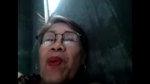 Snapshot of lolamommie chatting on 10.31.25 tey online show from 10.31.25