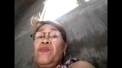 Snapshot of lolamommie chatting on 11.02.25 tey online show from 11.02.25