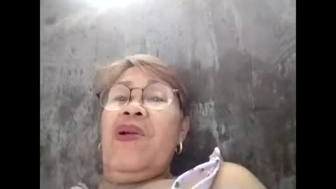 Snapshot of lolamommie chatting on 11.10.25 tey online show from 11.10.25