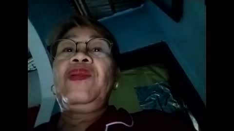 Snapshot of lolamommie chatting on 11.10.25 tey online show from 11.10.25