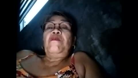 Snapshot of lolamommie chatting on 11.12.25 tey online show from 11.12.25