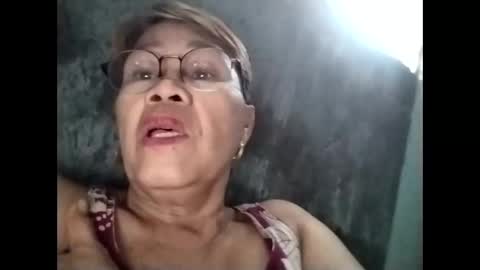 Snapshot of lolamommie chatting on 11.13.25 tey online show from 11.13.25