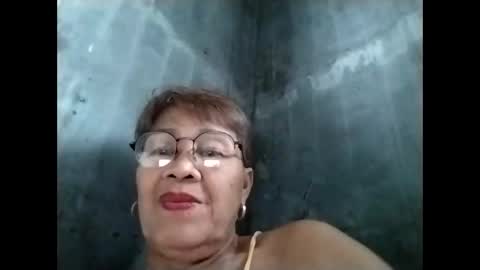 Snapshot of lolamommie chatting on 11.15.25 tey online show from 11.15.25