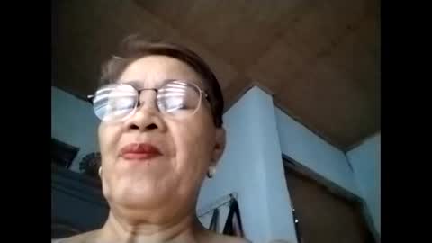 Snapshot of lolamommie chatting on 11.17.25 tey online show from 11.17.25