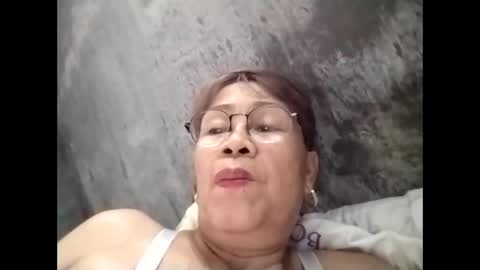 Snapshot of lolamommie chatting on 11.20.25 tey online show from 11.20.25