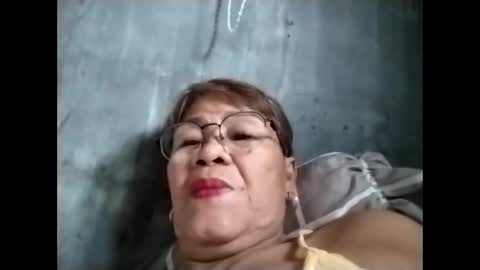 Snapshot of lolamommie chatting on 11.21.25 tey online show from 11.21.25