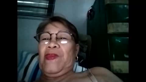 Snapshot of lolamommie chatting on 11.23.25 tey online show from 11.23.25