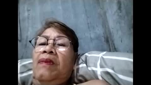 Snapshot of lolamommie chatting on 11.26.25 tey online show from 11.26.25