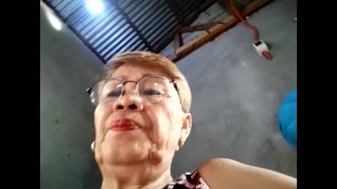 Snapshot of lolamommie chatting on 11.28.25 tey online show from 11.28.25