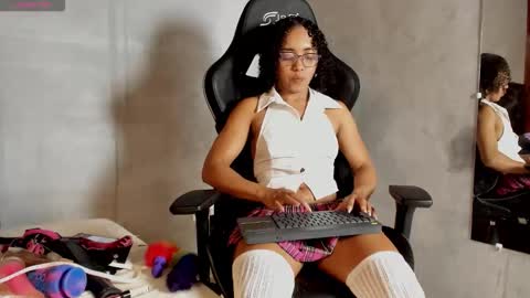 Snapshot of lolareyes1 chatting on 02.18.26 lolareyes1 online show from 02.18.26