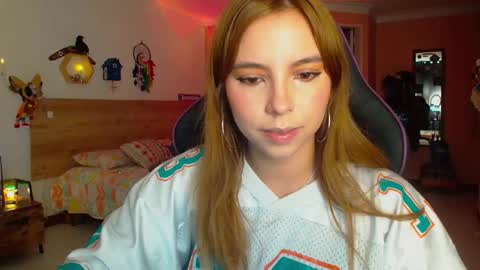 Snapshot of lolaverse chatting on 12.20.25 Lola doll online show from 12.20.25