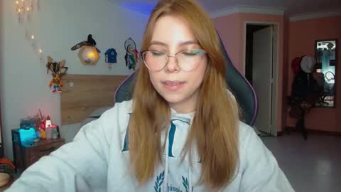 Snapshot of lolaverse chatting on 02.08.26 Lola doll online show from 02.08.26