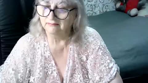 Snapshot of lolkaalyss chatting on 02.08.25 LolkaAlyss online show from 02.08.25