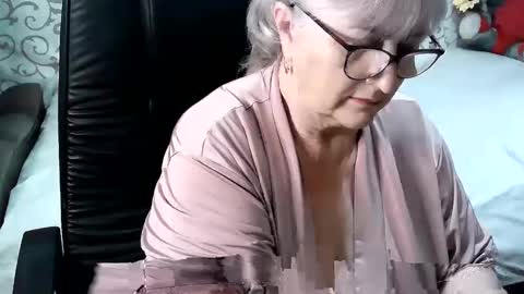 Snapshot of lolkaalyss chatting on 02.20.25 LolkaAlyss online show from 02.20.25