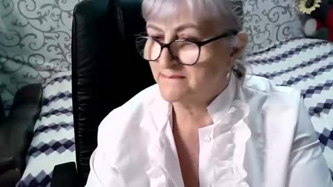 Snapshot of lolkaalyss chatting on 03.05.25 LolkaAlyss online show from 03.05.25