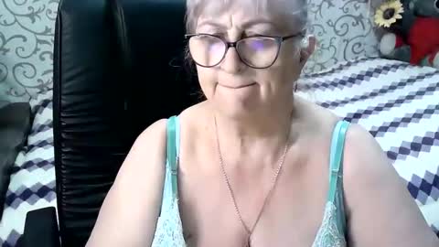 Snapshot of lolkaalyss chatting on 03.07.25 LolkaAlyss online show from 03.07.25