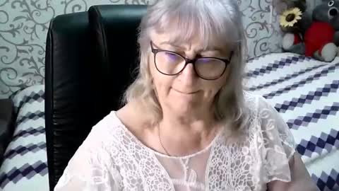 Snapshot of lolkaalyss chatting on 03.12.25 LolkaAlyss online show from 03.12.25