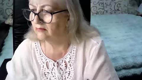 Snapshot of lolkaalyss chatting on 10.10.25 LolkaAlyss online show from 10.10.25