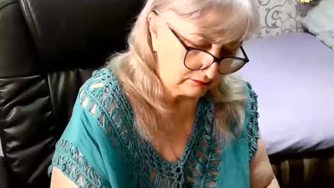 Snapshot of lolkaalyss chatting on 11.03.25 LolkaAlyss online show from 11.03.25