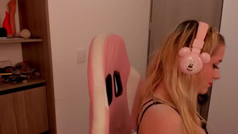 Lolly  online show from 02.15.25