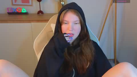 Snapshot of lolly_pump chatting on 09.25.25 Mona online show from 09.25.25