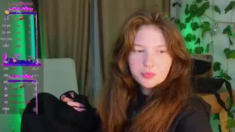 Snapshot of lolly_pump chatting on 10.04.25 Mona online show from 10.04.25