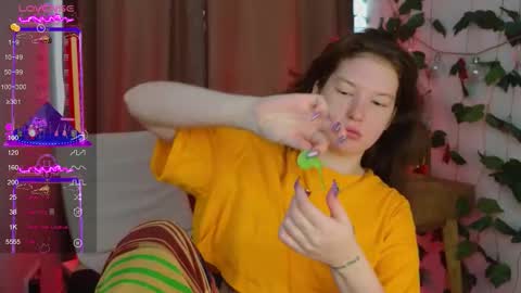 Snapshot of lolly_pump chatting on 10.08.25 Mona online show from 10.08.25