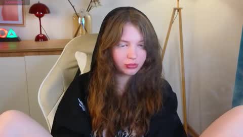 Snapshot of lolly_pump chatting on 10.09.25 Mona online show from 10.09.25