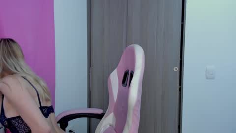 Snapshot of lollypetitte_ chatting on 12.10.24 Lolly online show from 12.10.24