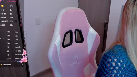 Snapshot of lollypetitte_ chatting on 12.26.24 Lolly online show from 12.26.24