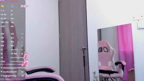 Snapshot of lollypetitte_ chatting on 12.26.24 Lolly online show from 12.26.24