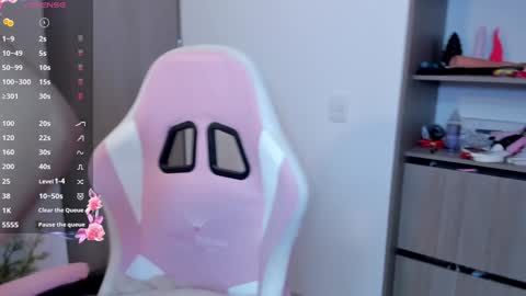 Snapshot of lollypetitte_ chatting on 12.27.24 Lolly online show from 12.27.24