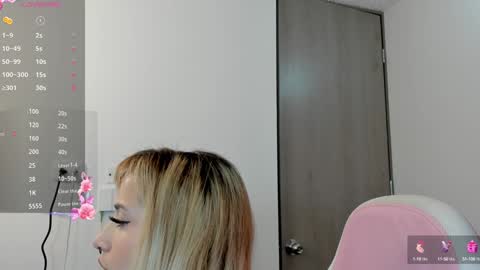 Snapshot of lollypetitte_ chatting on 12.28.24 Lolly online show from 12.28.24