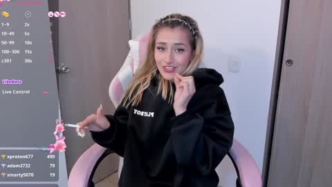 Snapshot of lollypetitte_ chatting on 12.31.24 Lolly online show from 12.31.24