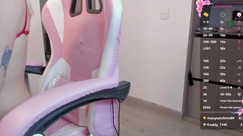 Snapshot of lollypetitte_ chatting on 01.07.25 Lolly online show from 01.07.25