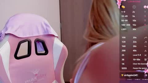 Snapshot of lollypetitte_ chatting on 01.17.25 Lolly online show from 01.17.25