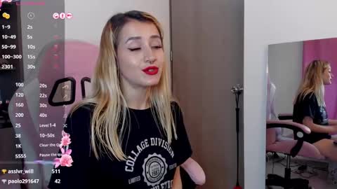 Snapshot of lollypetitte_ chatting on 01.26.25 Lolly online show from 01.26.25