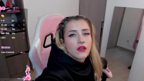 Snapshot of lollypetitte_ chatting on 01.29.25 Lolly online show from 01.29.25