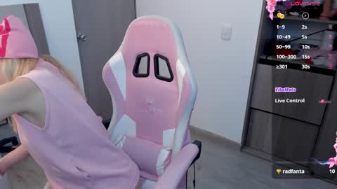 Snapshot of lollypetitte_ chatting on 02.01.25 Lolly online show from 02.01.25