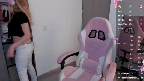 Snapshot of lollypetitte_ chatting on 02.02.25 Lolly online show from 02.02.25