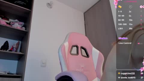 Snapshot of lollypetitte_ chatting on 02.02.25 Lolly online show from 02.02.25