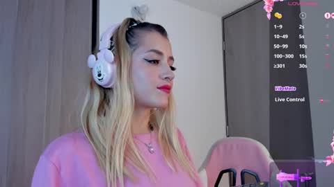 Snapshot of lollypetitte_ chatting on 02.04.25 Lolly online show from 02.04.25